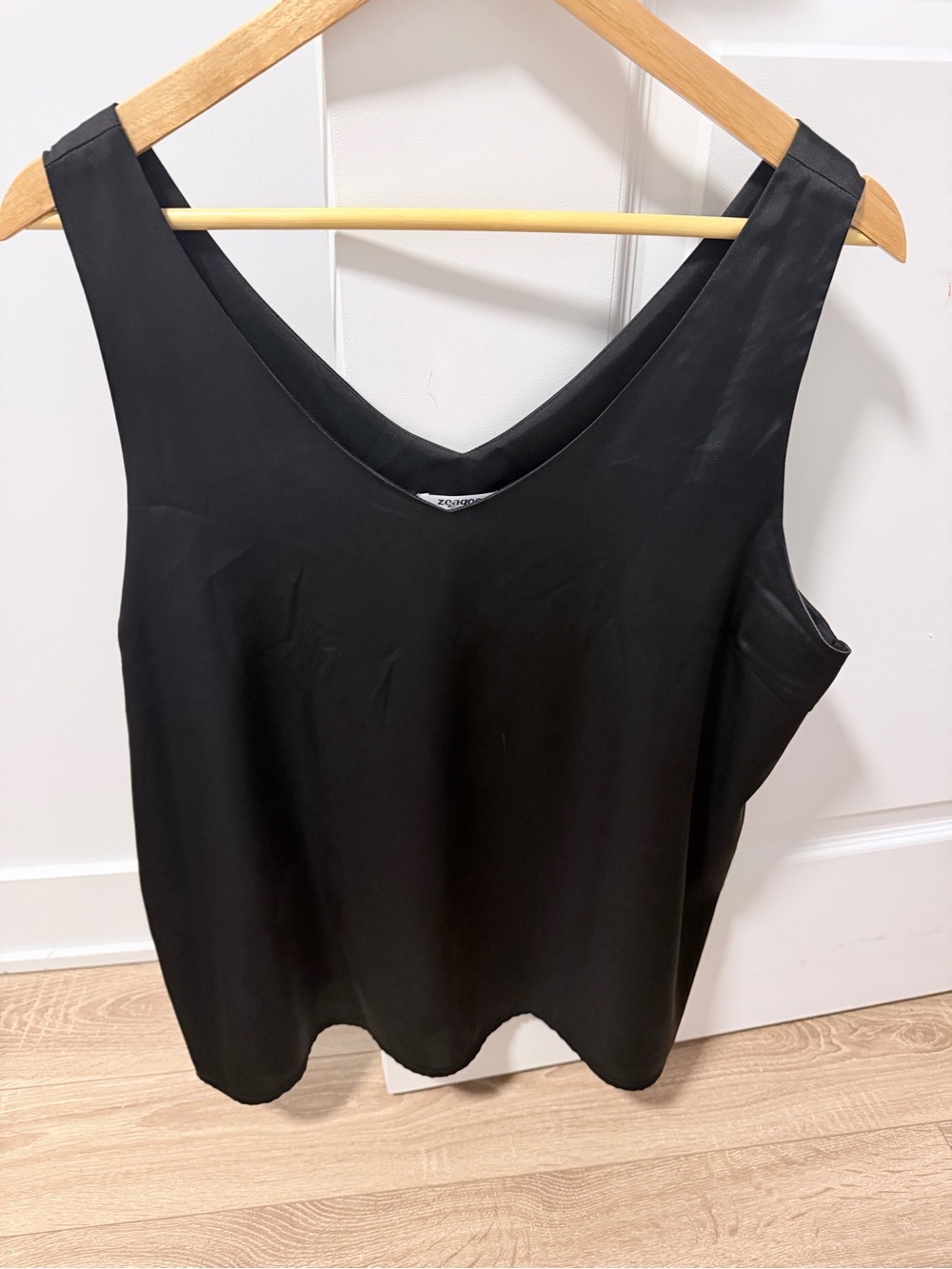 zeagoo Black V-Neck Satin Camisole Tank